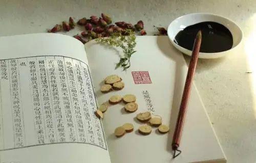 一帘疏雨，半卷闲情
